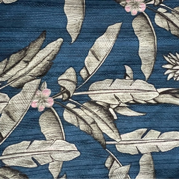 Tommy Bahama Mens Big and Tall Blue Leaf Print Casual Shirt. size 2XB - Picture 7 of 7